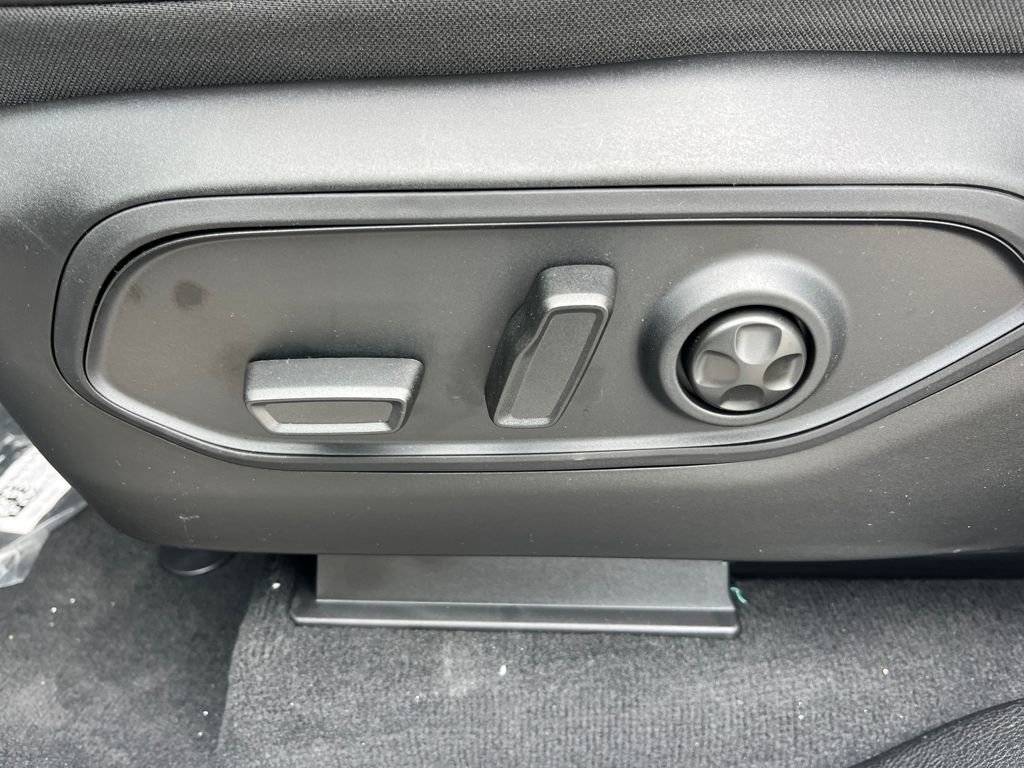 New 2025 Jeep Grand Cherokee Limited w/ Trailer Tow Package image 30