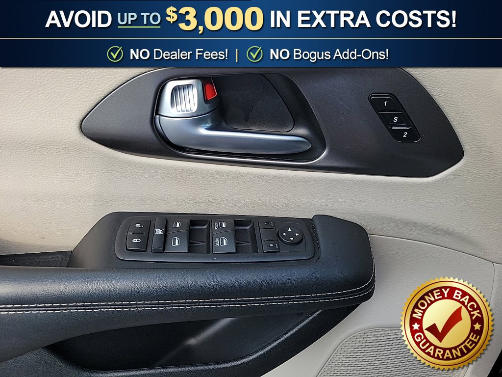 Used 2024 Chrysler Pacifica Touring-L FWD image 18