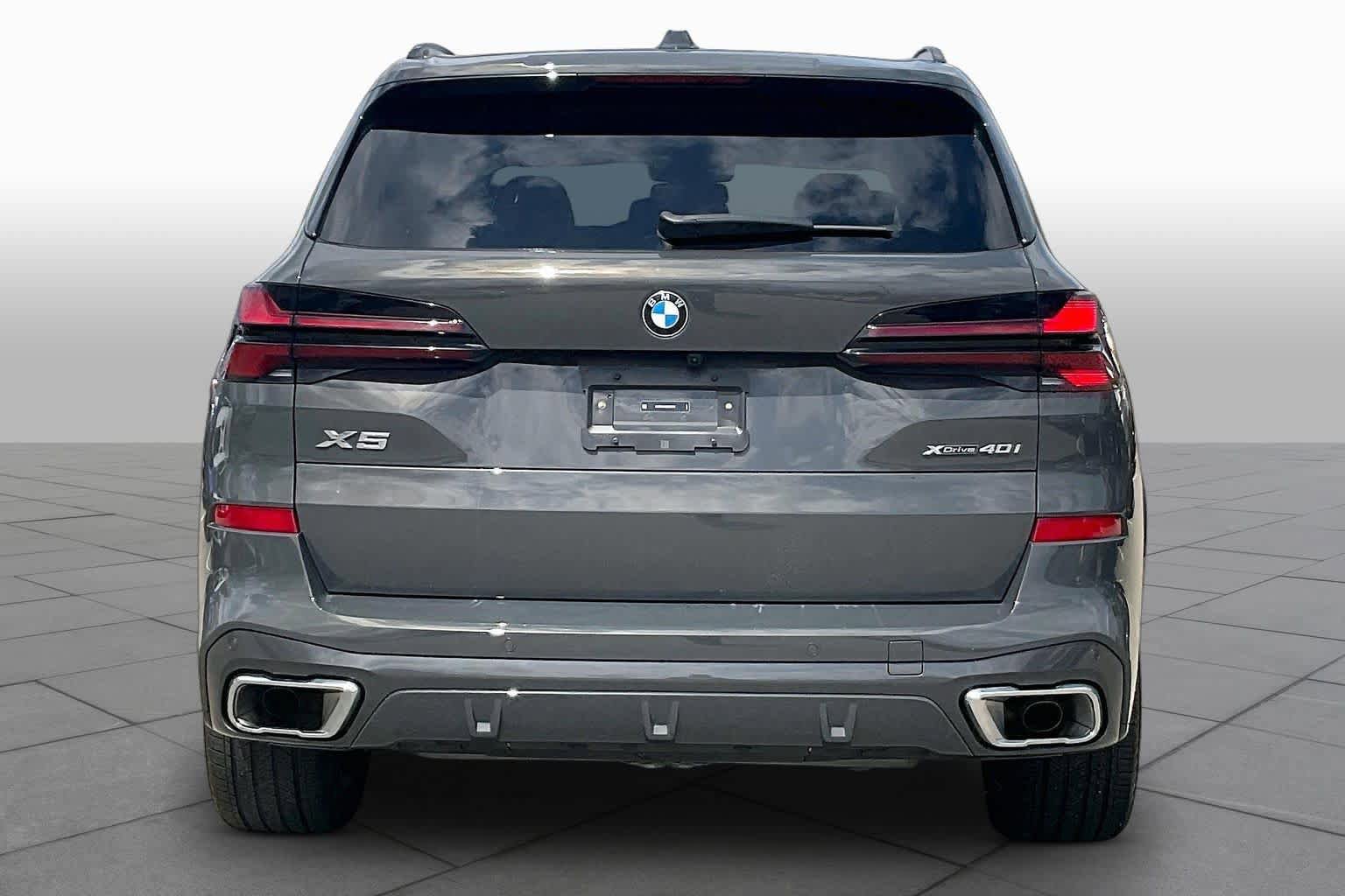 Certified 2025 BMW X5 xDrive40i w/ M Sport Package AWD/4WD image 4