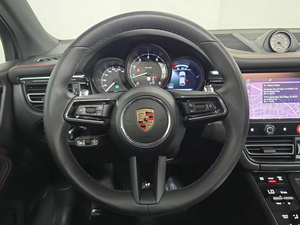 Certified 2025 Porsche Macan AWD/4WD image 14