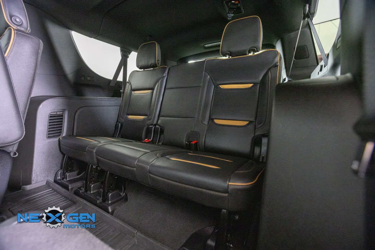 Used 2023 GMC Yukon XL AT4 w/ AT4 Premium Package AWD/4WD image 32