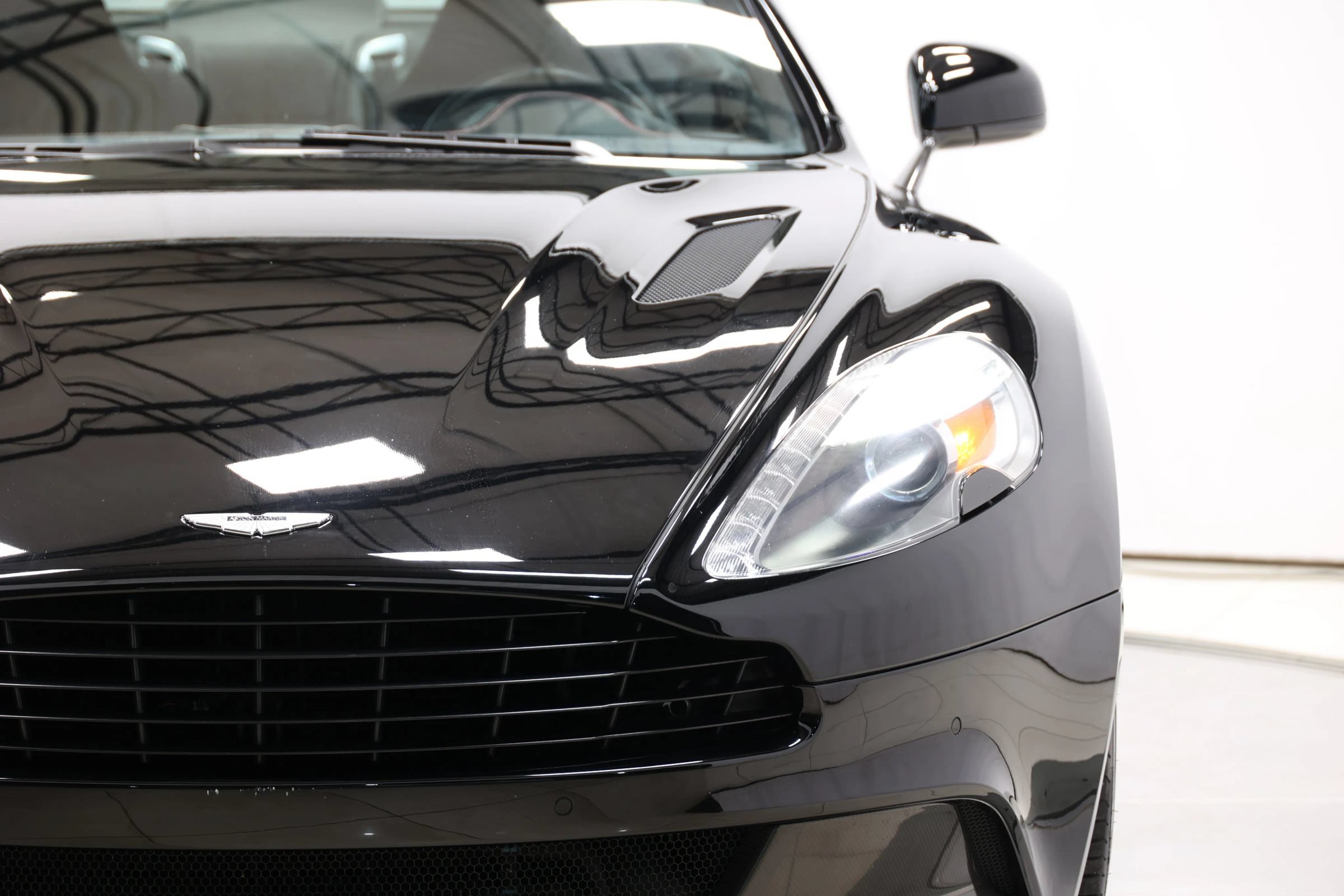Used 2014 Aston Martin Vanquish Coupe RWD image 92