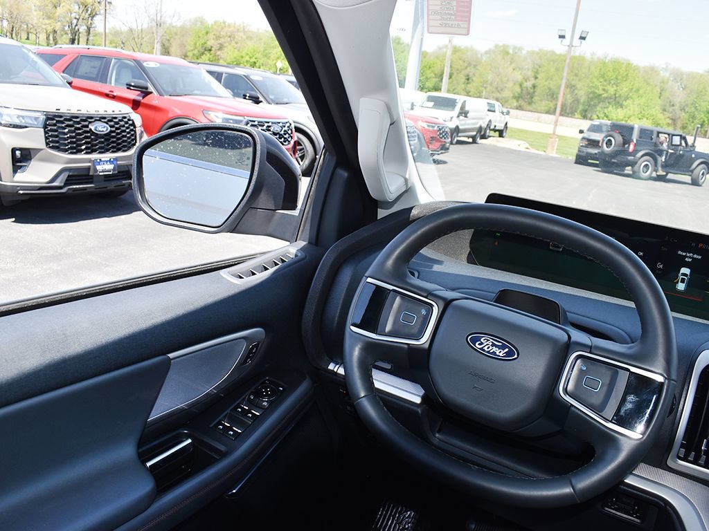 Certified 2025 Ford Expedition Active AWD/4WD image 20