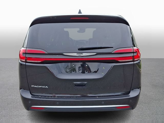 Used 2024 Chrysler Pacifica Touring-L FWD image 5