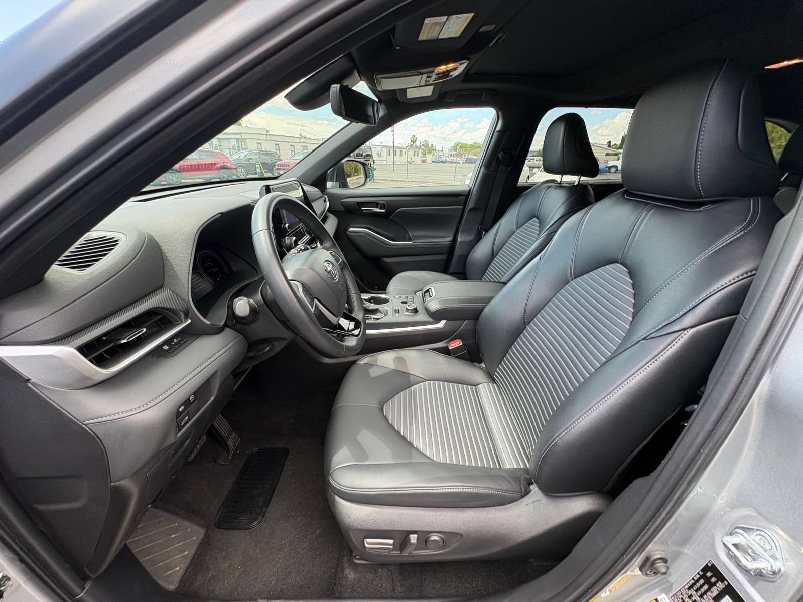 Used 2025 Toyota Highlander XSE AWD/4WD image 27