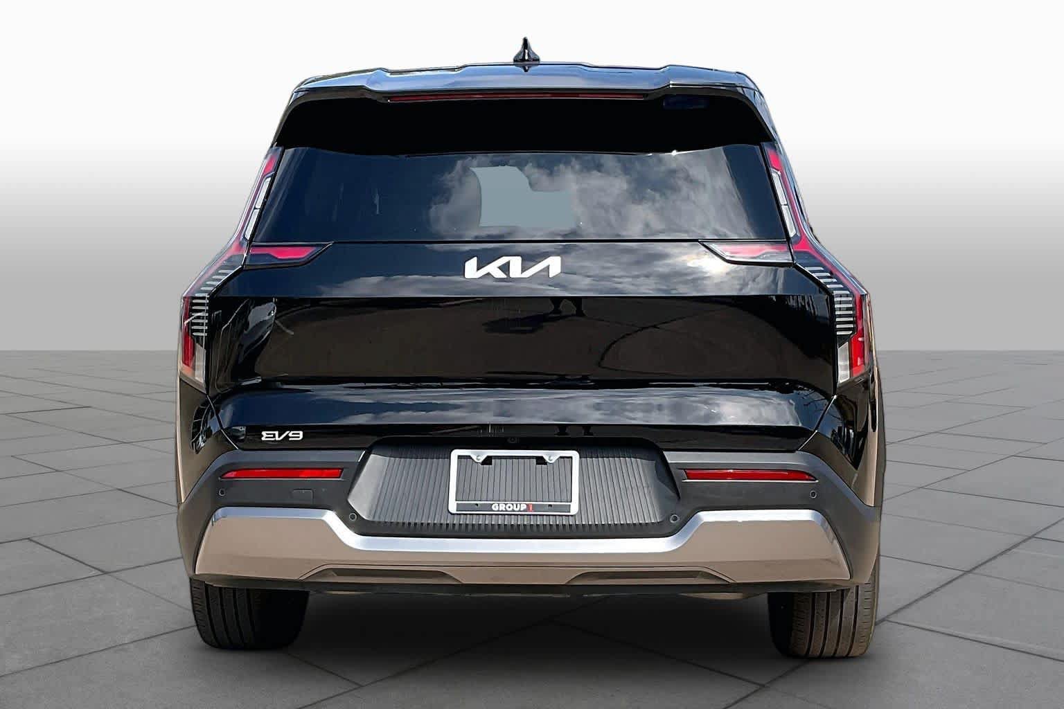 Used 2024 Kia EV9 Light Long Range RWD image 4