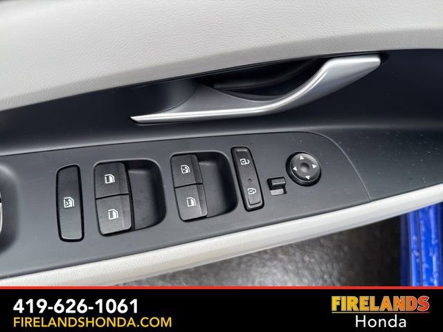 Used 2023 Hyundai Elantra Limited FWD image 17