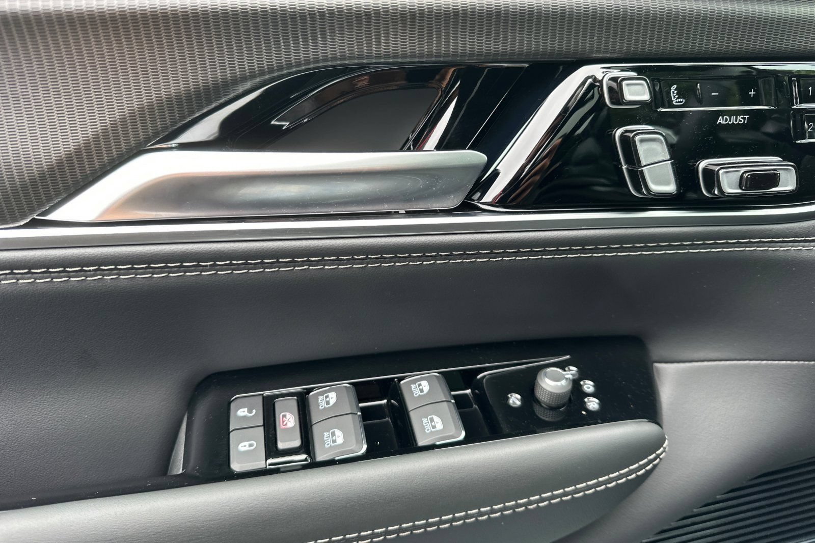 New 2026 Jeep Grand Wagoneer L Summit AWD/4WD image 11
