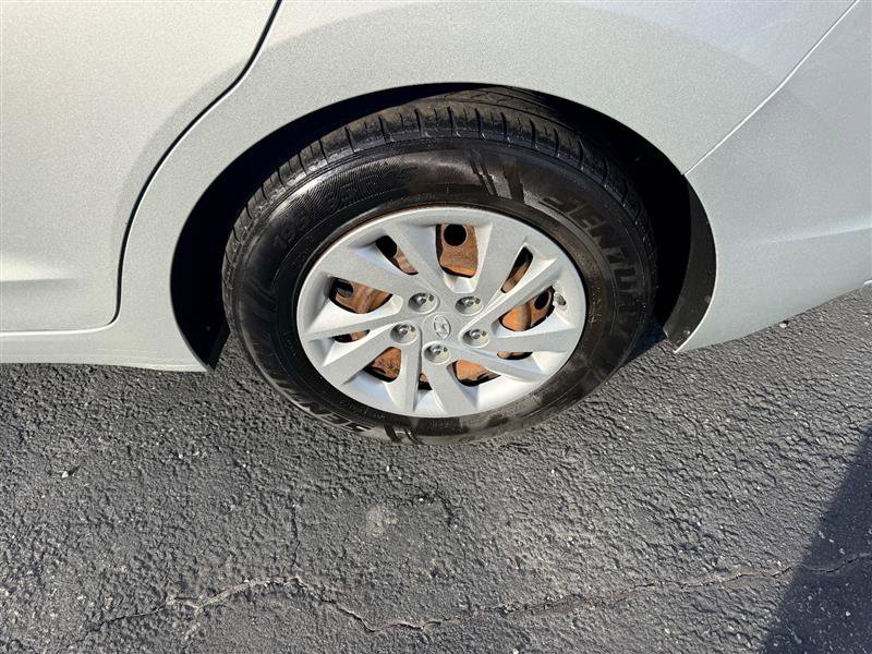 Used 2019 Hyundai Elantra SE image 32