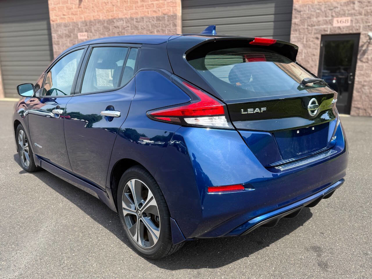 Used 2018 Nissan Leaf SV w/ SV Technology Package FWD image 7