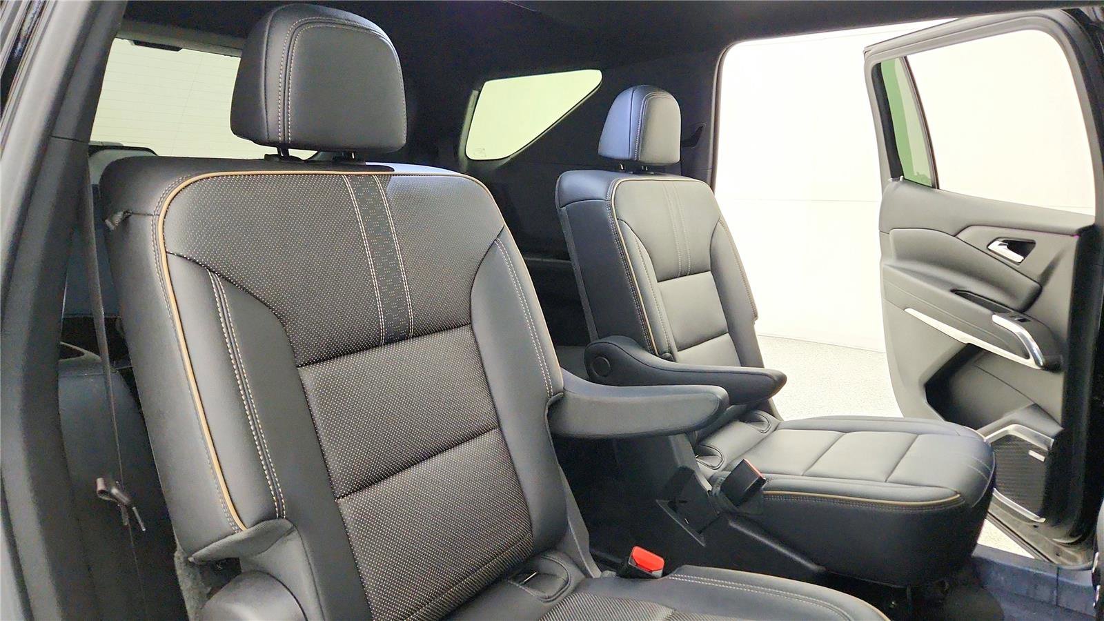 Used 2025 Chevrolet Traverse High Country AWD/4WD image 44