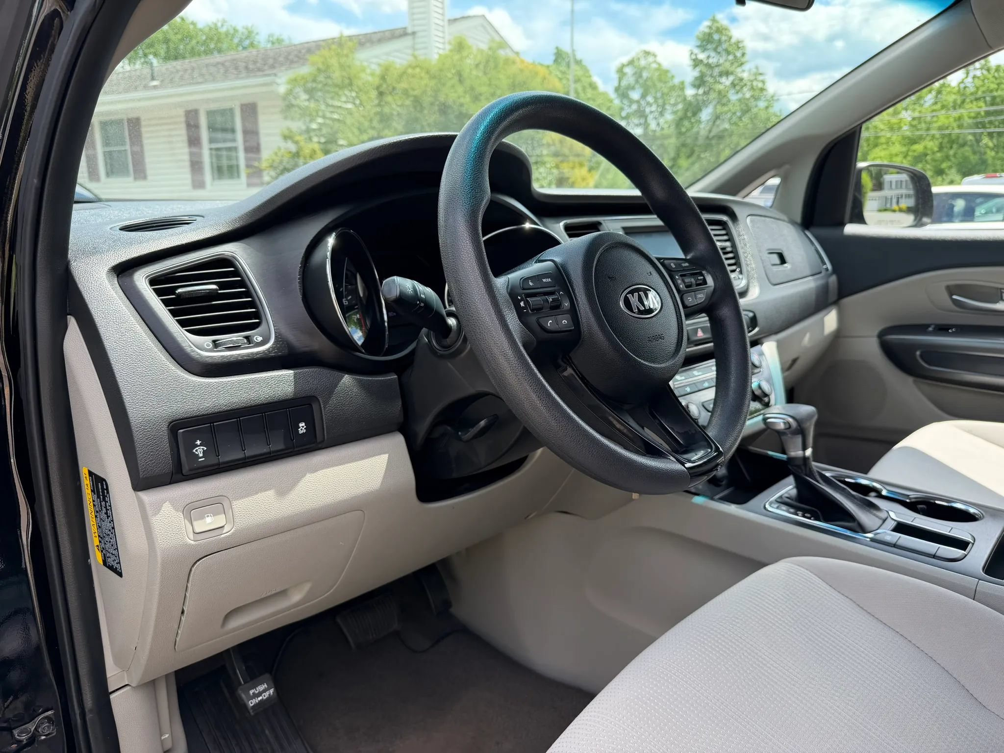Used 2019 Kia Sedona LX FWD image 10