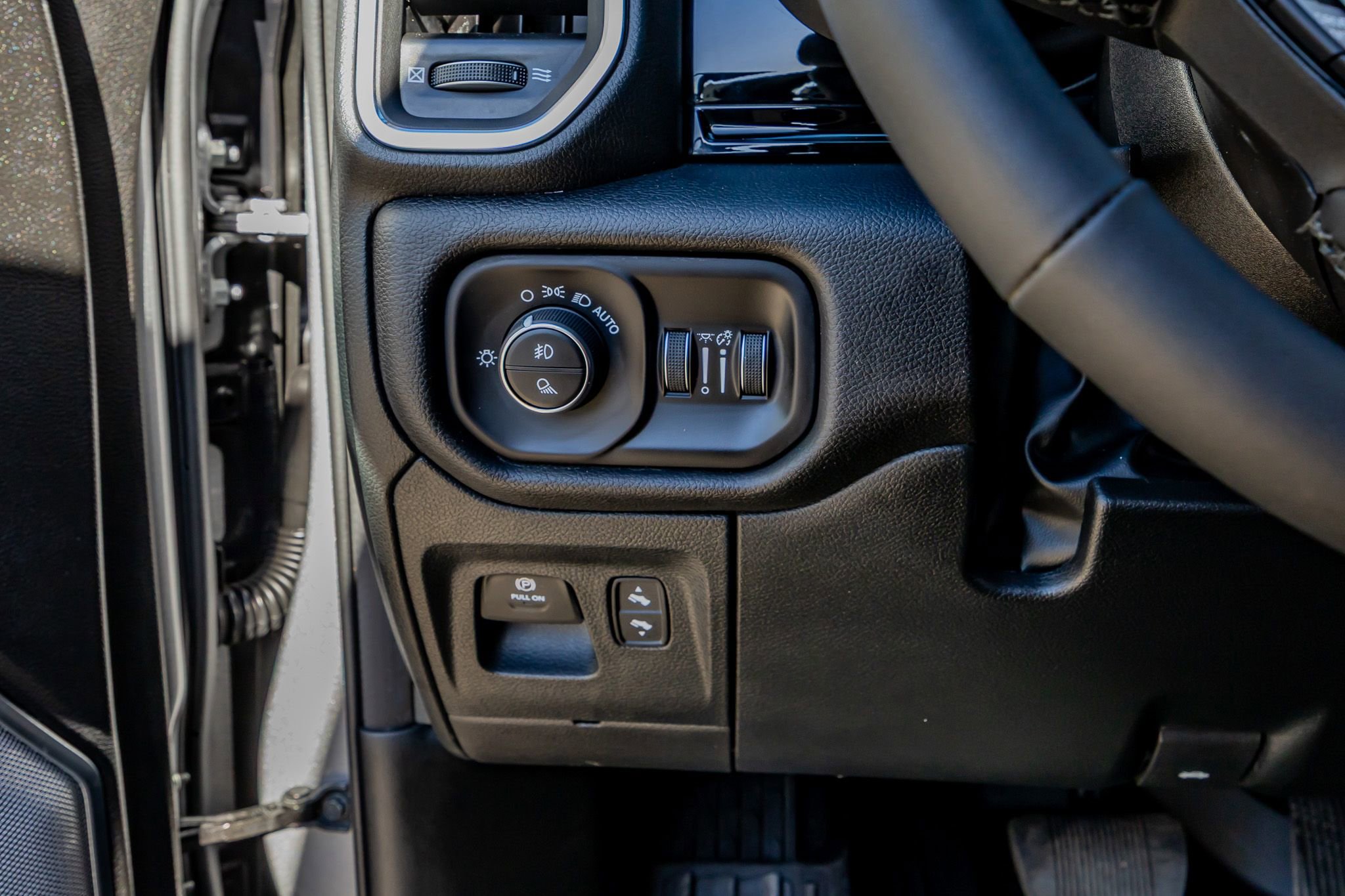 Used 2025 RAM 1500 Laramie w/ Night Edition image 21