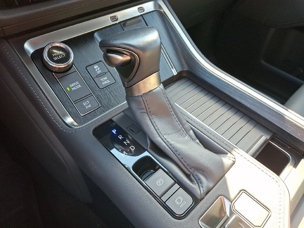 Used 2024 Lexus GX 550 w/ Accessory Package (Z1) AWD/4WD image 15