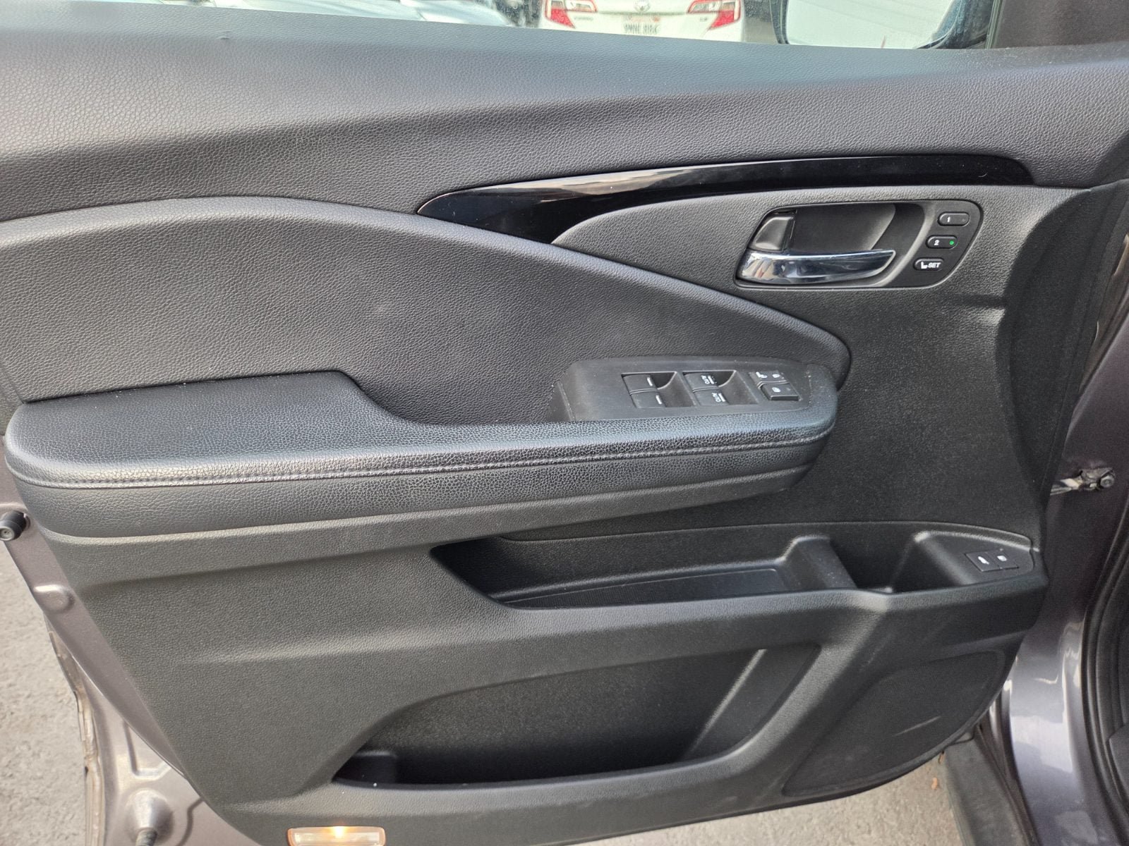 Used 2017 Honda Pilot Touring image 8