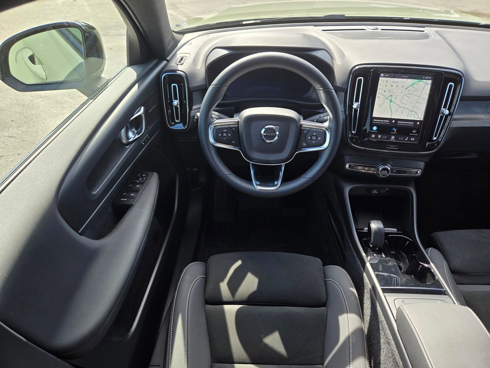 Certified 2023 Volvo C40 P8 Recharge Ultimate w/ Protection Package Premier image 10