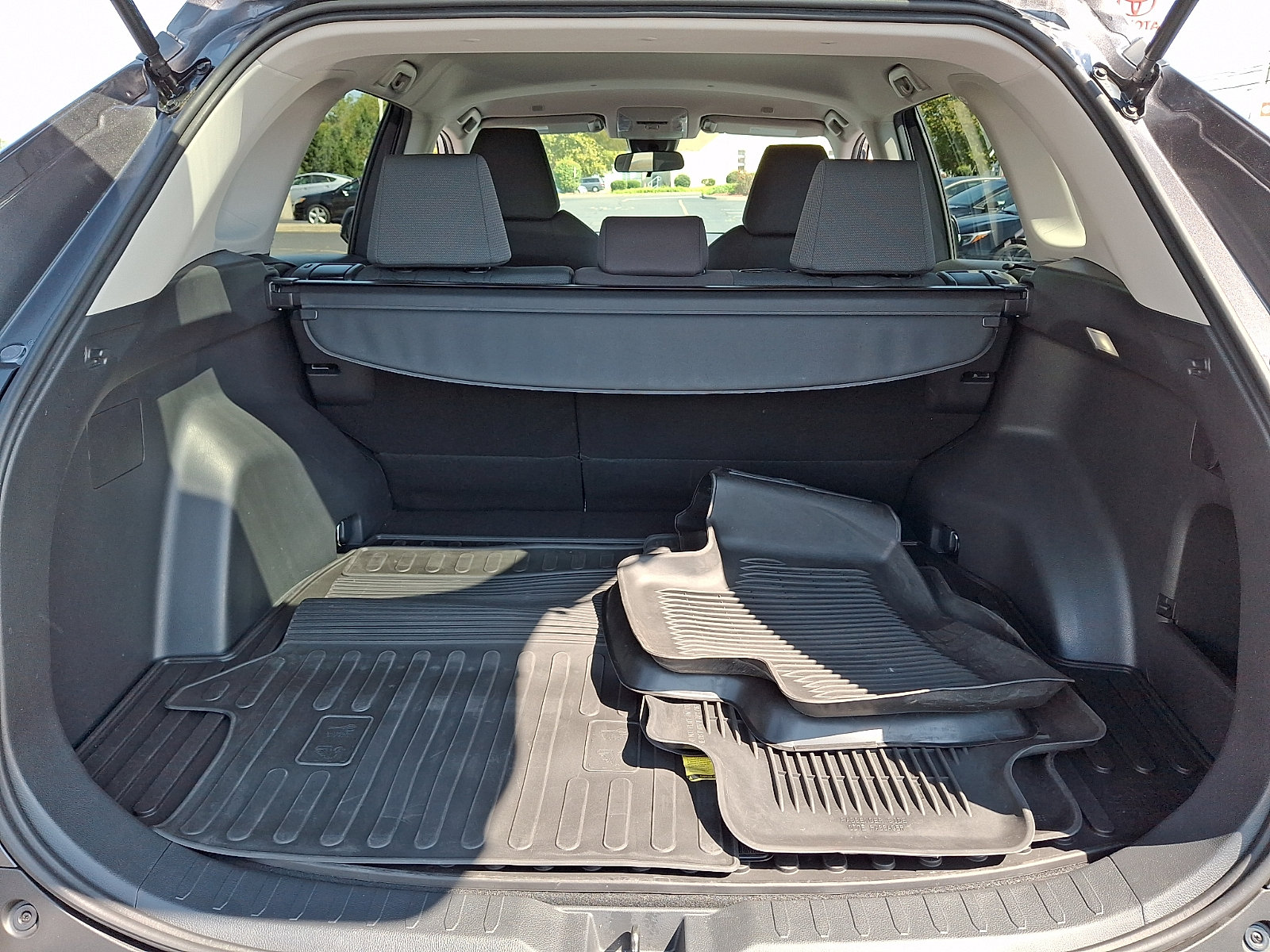 Used 2024 Toyota RAV4 XLE AWD/4WD image 28