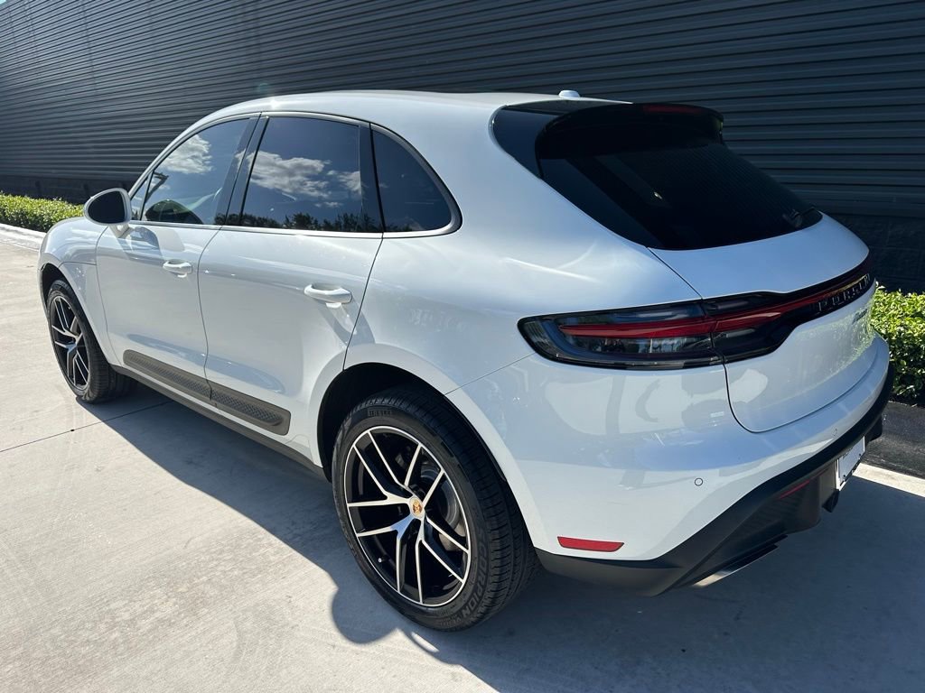 Certified 2023 Porsche Macan AWD/4WD image 3