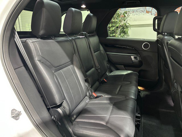 Used 2019 Land Rover Discovery SE AWD/4WD image 6