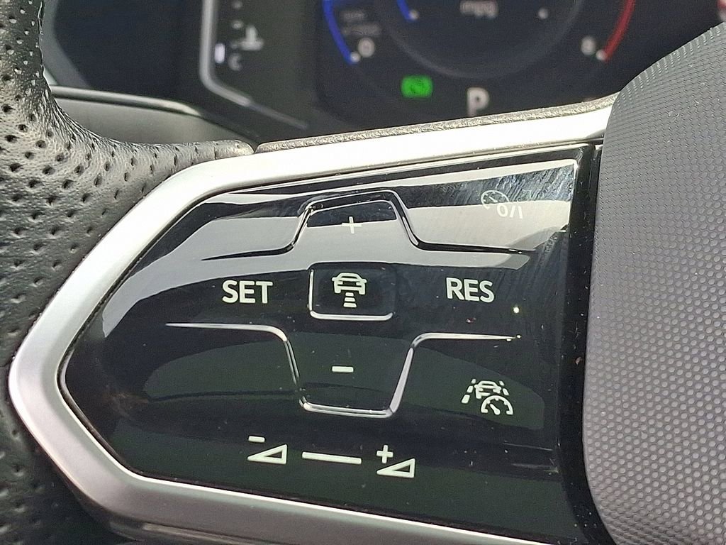 Used 2023 Volkswagen Tiguan SEL R-Line AWD/4WD image 23