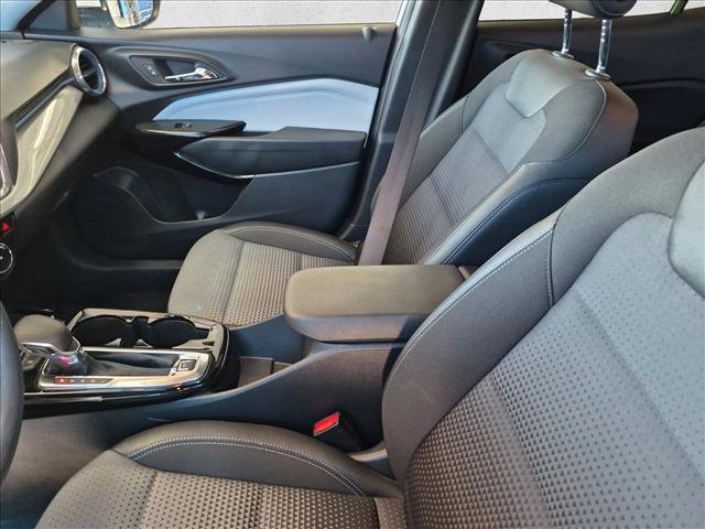Used 2025 Chevrolet Trax LT FWD image 14