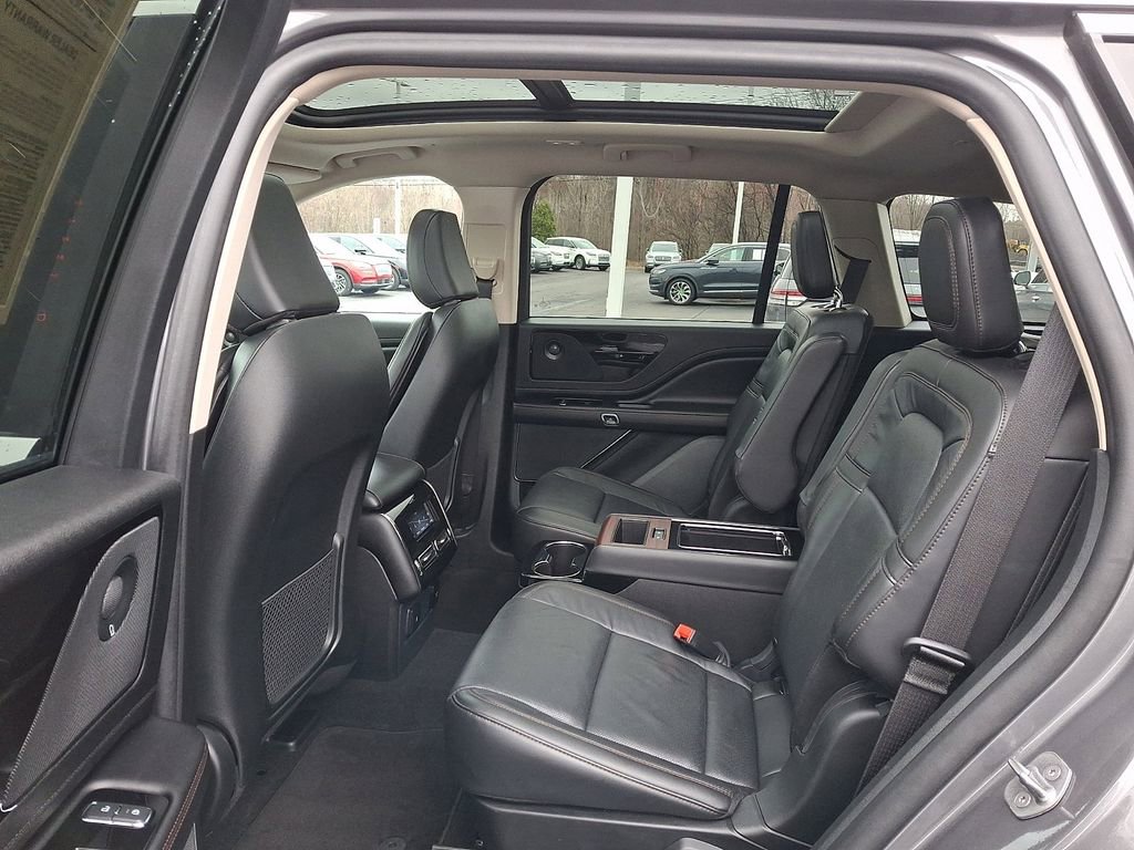 Used 2024 Lincoln Aviator Reserve w/ Equipment Group 201A image 11