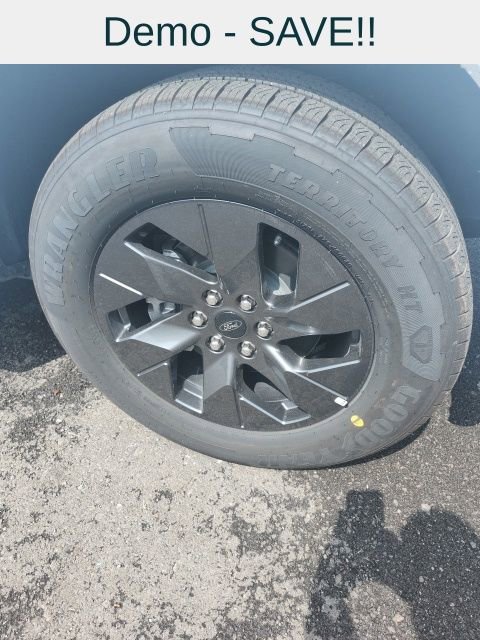 New 2025 Ford F150 Lightning Lariat image 10