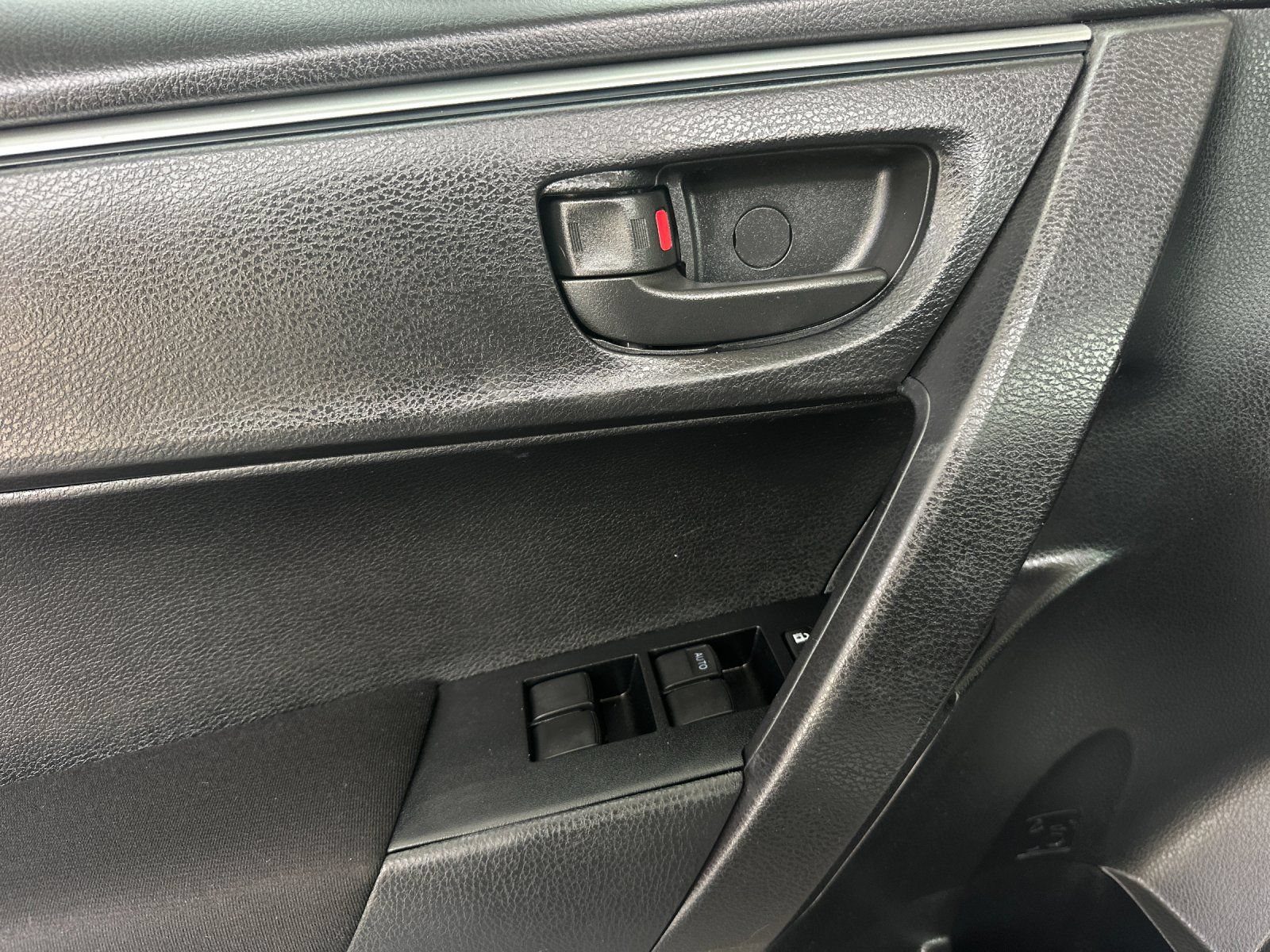 Used 2014 Toyota Corolla L FWD image 10