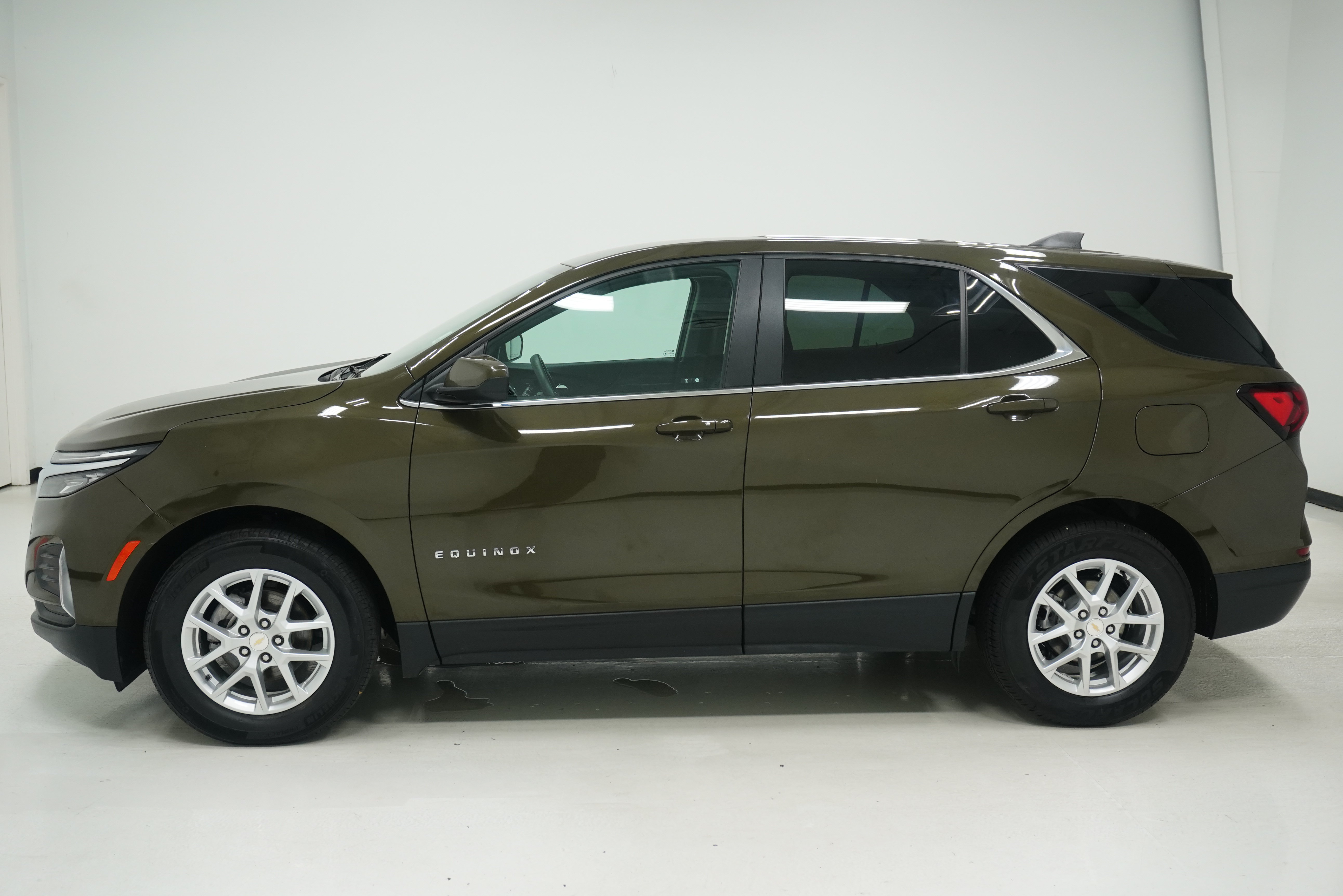 Used 2023 Chevrolet Equinox LT FWD image 7
