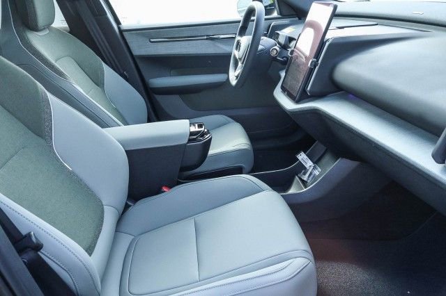 New 2025 Volvo EX30 Plus AWD/4WD image 17