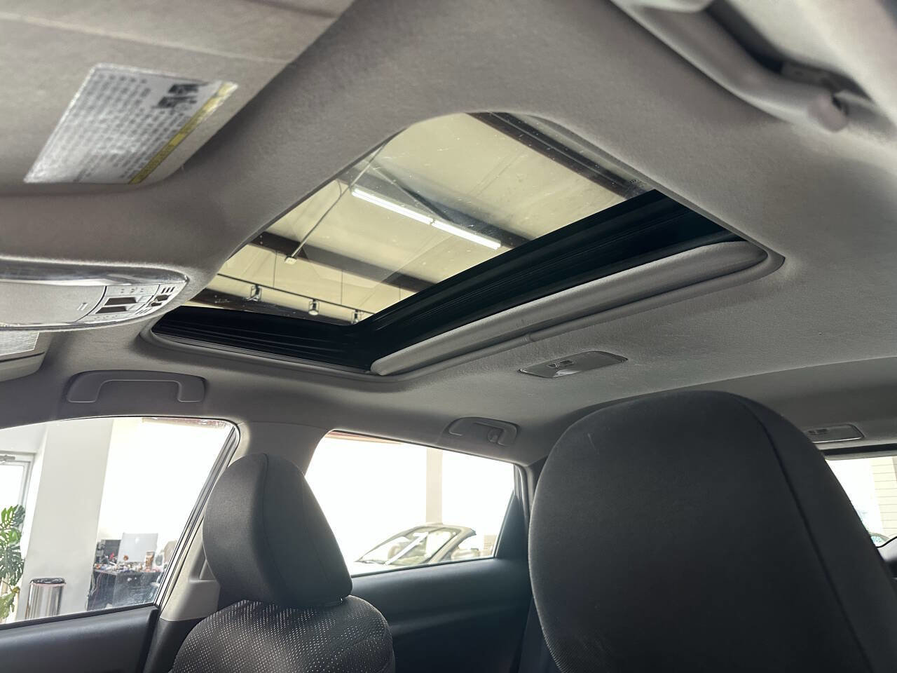 Used 2010 Pontiac Vibe w/ Sun and Wheels Package image 25