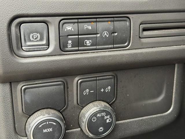 Used 2023 Chevrolet Suburban RST w/ Luxury Package image 21