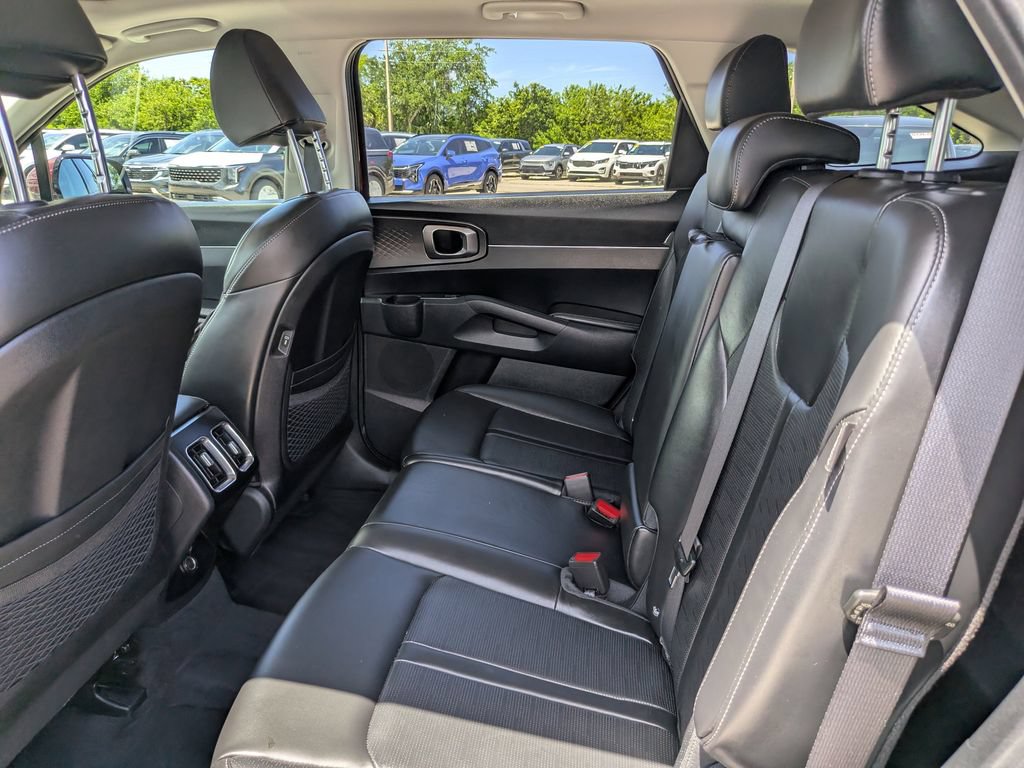 Certified 2024 Kia Sorento S w/ Panoramic Sunroof Package FWD image 18