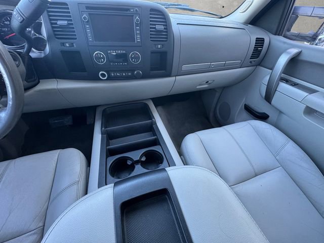 Used 2011 GMC Sierra 2500 SLE w/ SLE Preferred Package RWD image 3