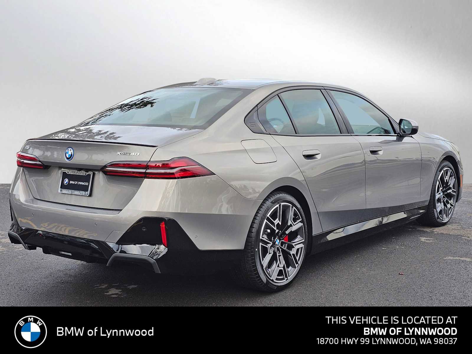 New 2026 BMW i5 eDrive40 w/ M Sport Package AWD/4WD image 3