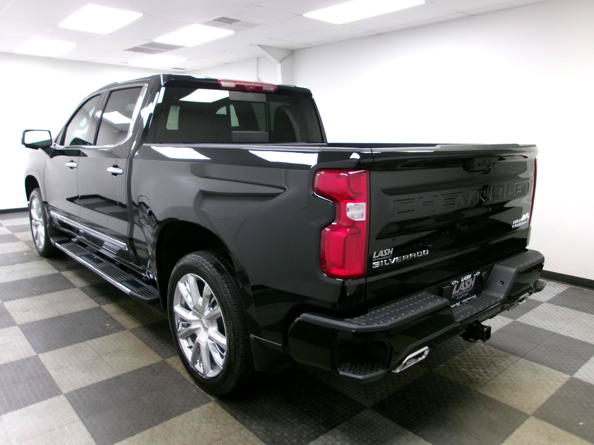 New 2026 Chevrolet Silverado 1500 High Country w/ Technology Package AWD/4WD image 2