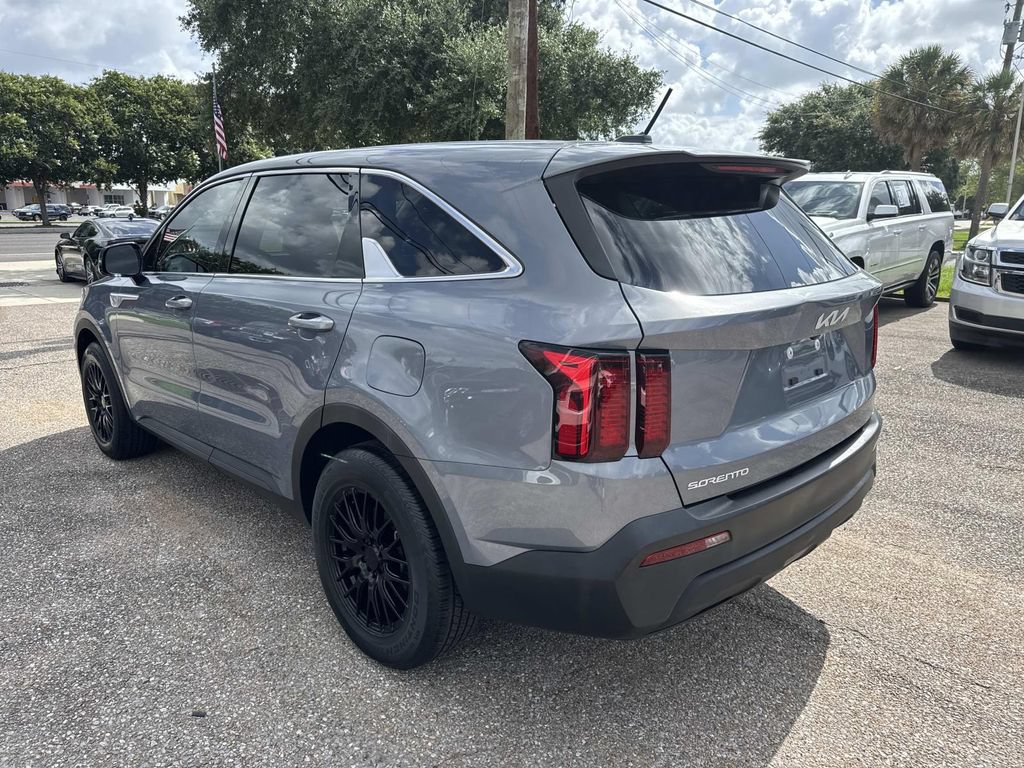 Used 2023 Kia Sorento LX FWD image 6