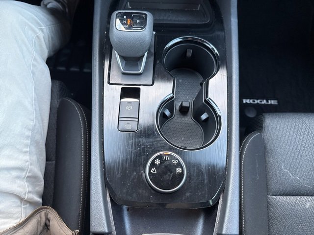 Used 2024 Nissan Rogue SV image 25