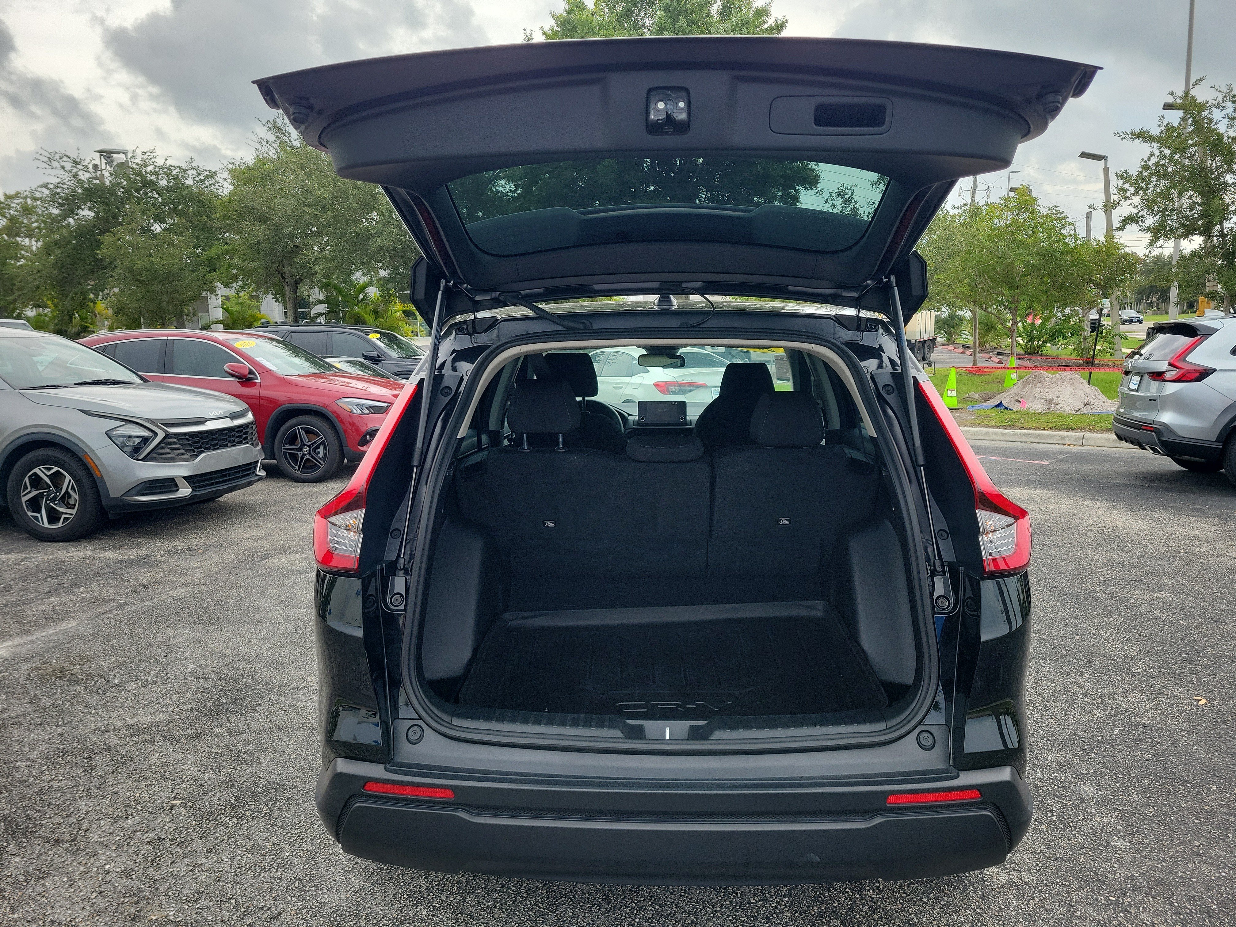 Used 2024 Honda CR-V LX image 8