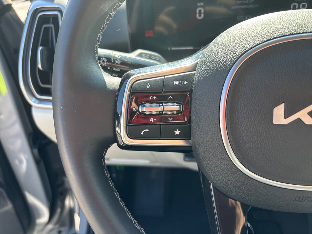 Certified 2025 Kia Sorento S image 33