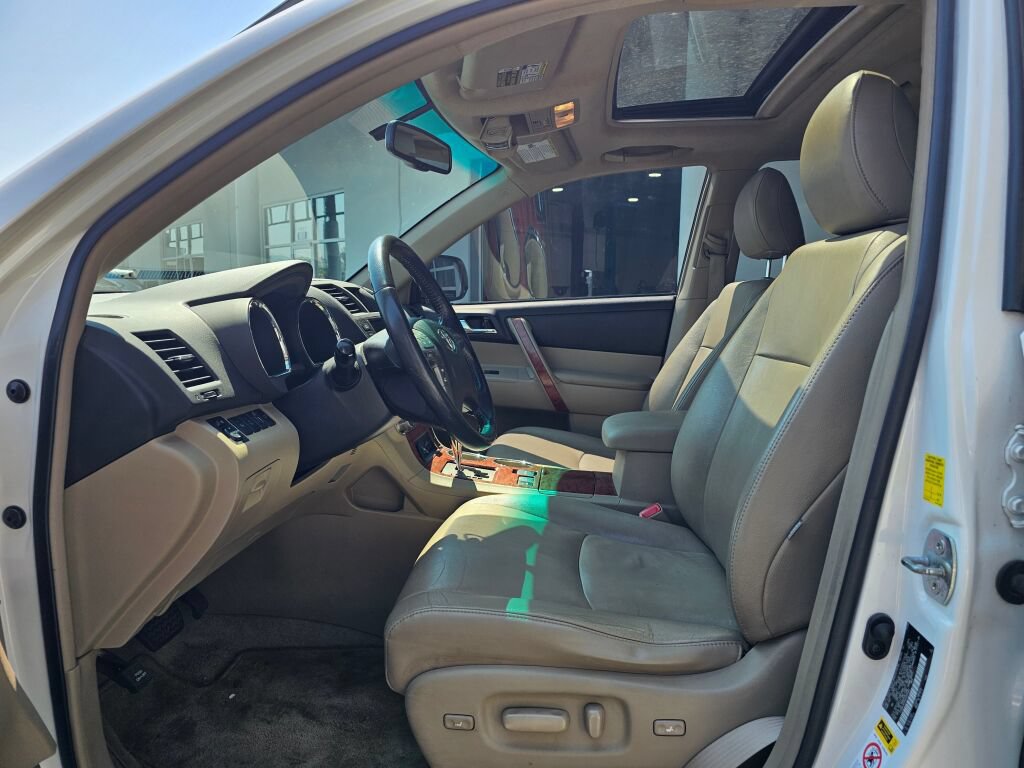 Used 2010 Toyota Highlander Limited AWD/4WD image 19
