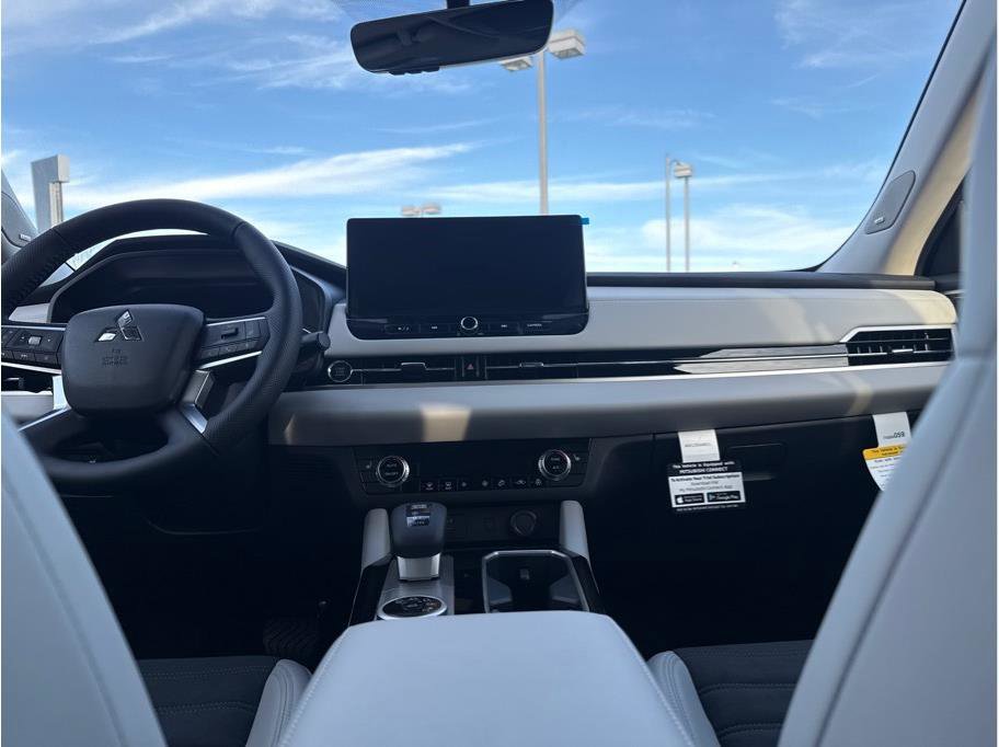 New 2026 Mitsubishi Outlander LE image 15