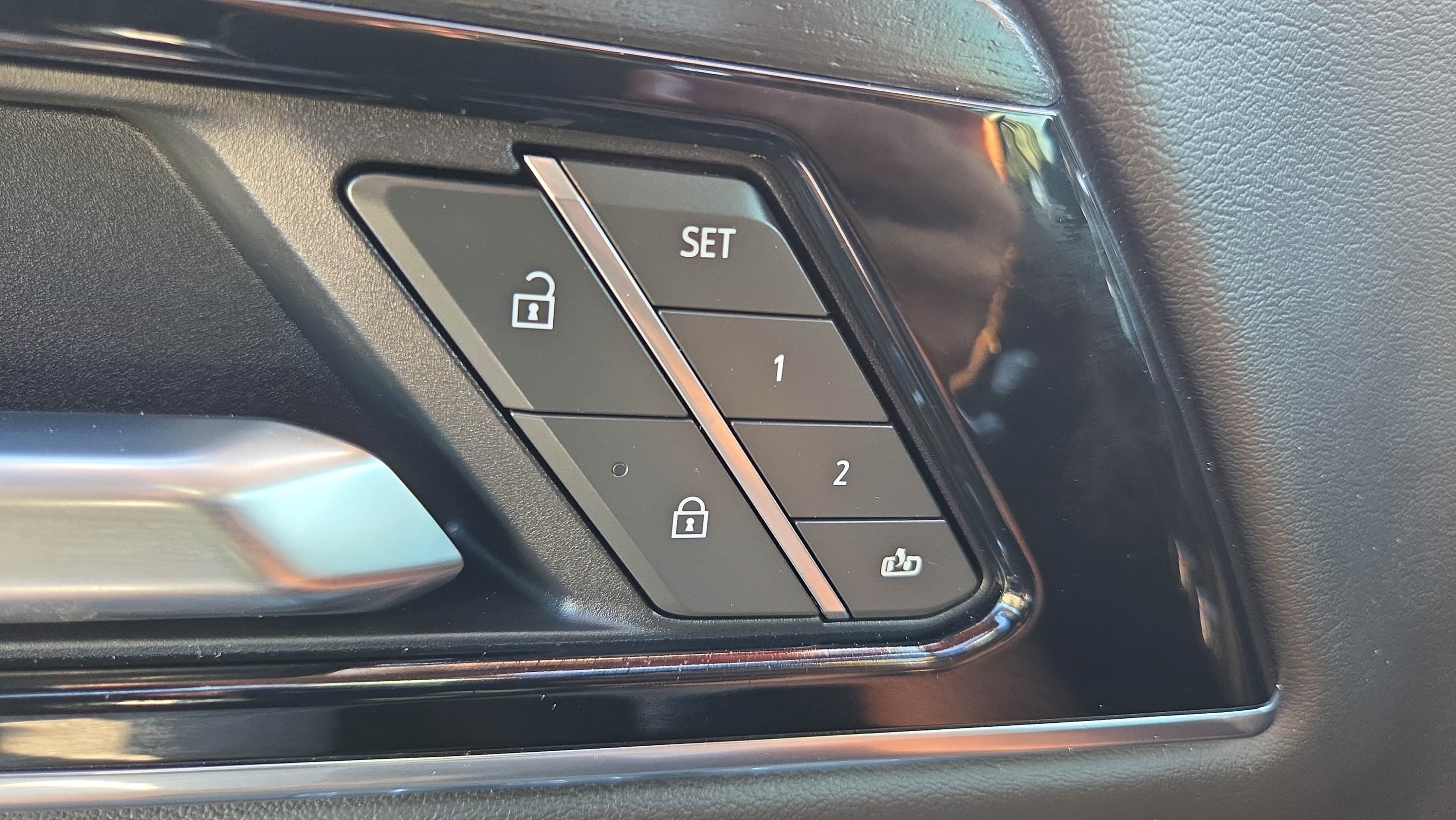 Used 2025 GMC Yukon Denali AWD/4WD image 27