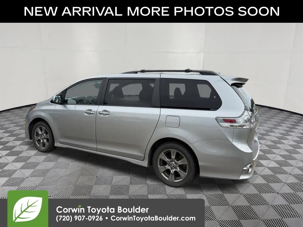 Used 2019 Toyota Sienna SE w/ SE Preferred Package AWD/4WD image 5