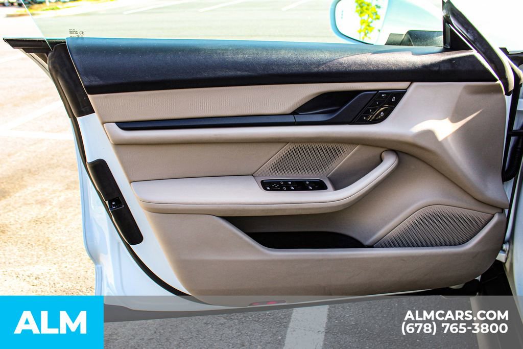 Used 2021 Porsche Taycan image 37