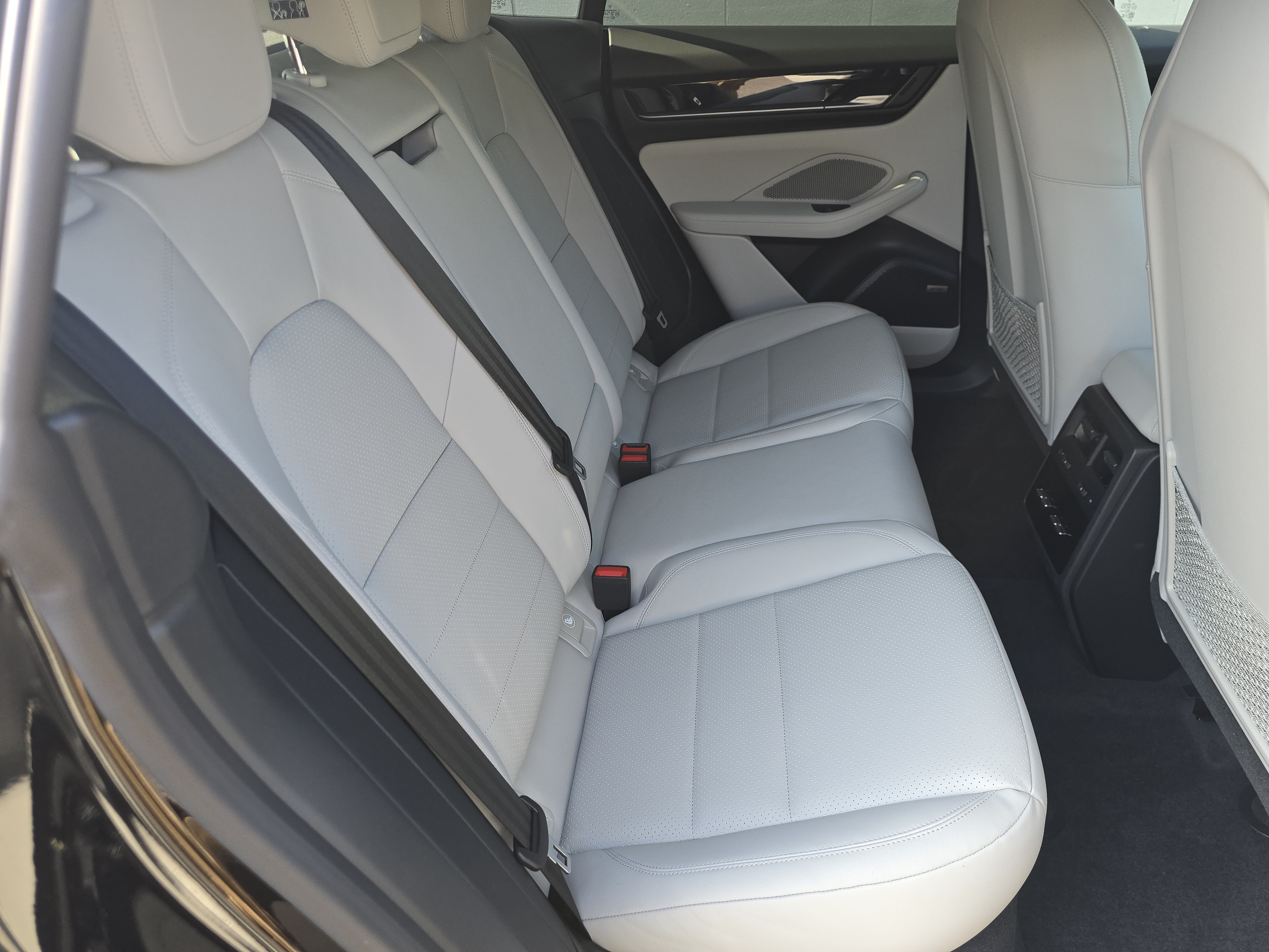 New 2026 Porsche Macan 4 Electric AWD/4WD image 21