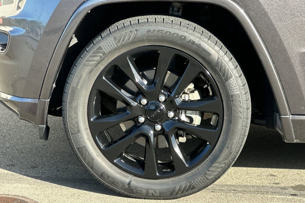 Used 2017 Jeep Grand Cherokee Altitude image 25