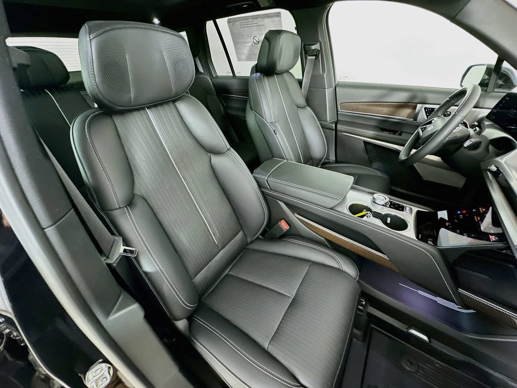 New 2026 Cadillac Vistiq Luxury w/ LPO, Floor Liner Package AWD/4WD image 36