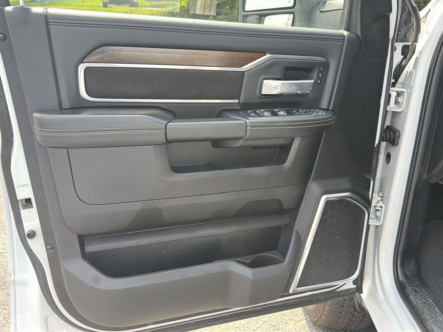 Used 2024 RAM 2500 Laramie AWD/4WD image 16