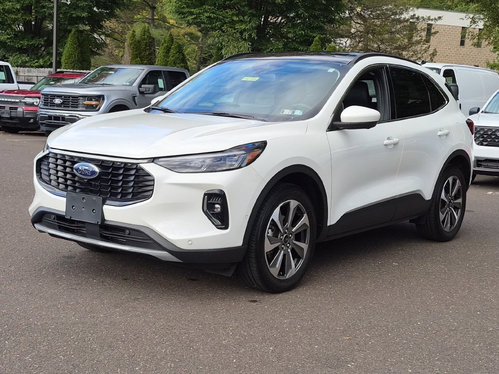 Certified 2023 Ford Escape Platinum w/ Premium Technology Package AWD/4WD image 2